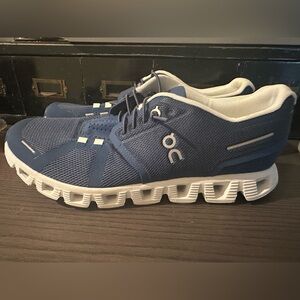 On cloud women’s running shoes sz9 excellent condition